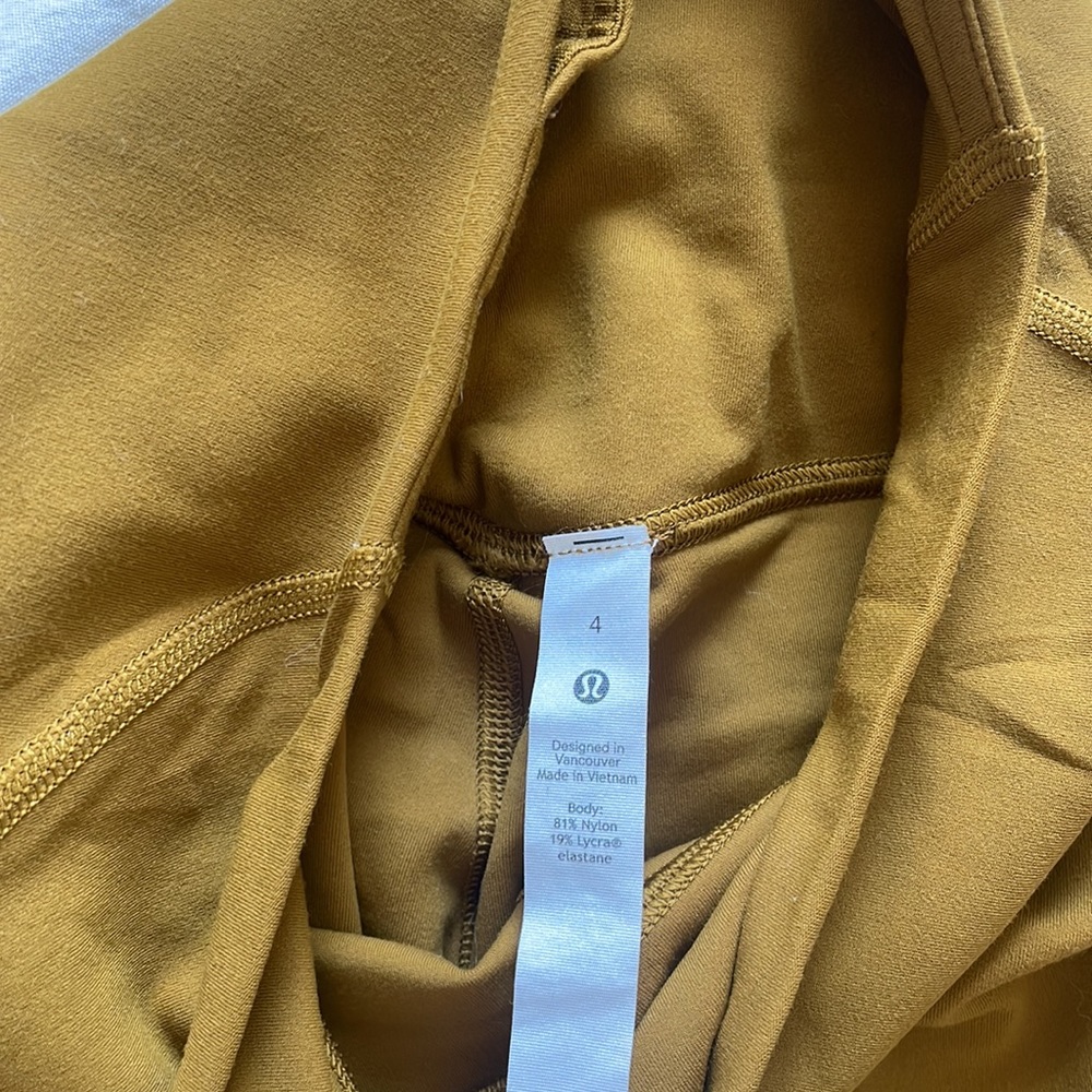 Lululemon high rise leggings with pockets - Picture 3 of 7